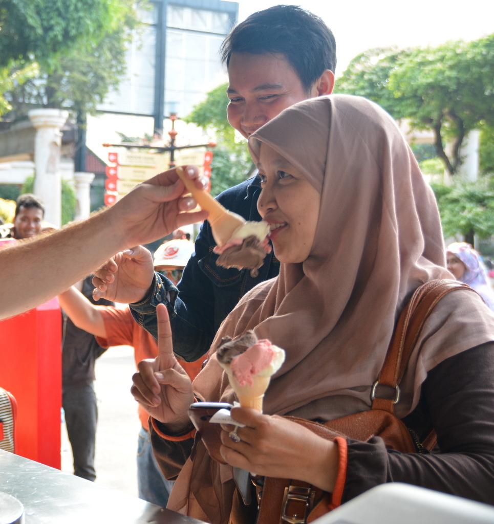Customer receiving Zahra ice cream